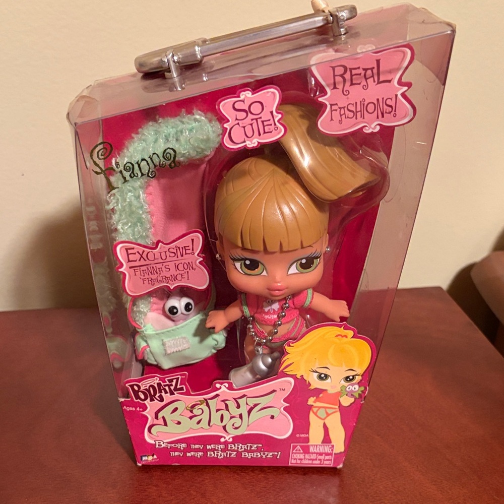 ViNTAGE Never opened Bratz Babyz Doll Fianna with Accessories